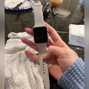 Apple Watch that doesn’t turn on *DOES NOT WORK*